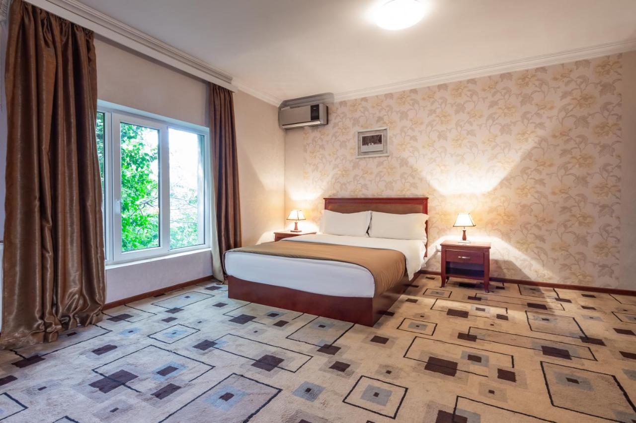 טביליסי Margo Palace Hotel מראה חיצוני תמונה