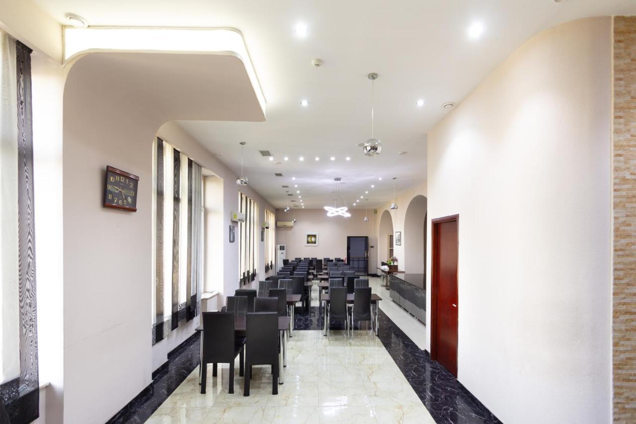 טביליסי Margo Palace Hotel מראה חיצוני תמונה