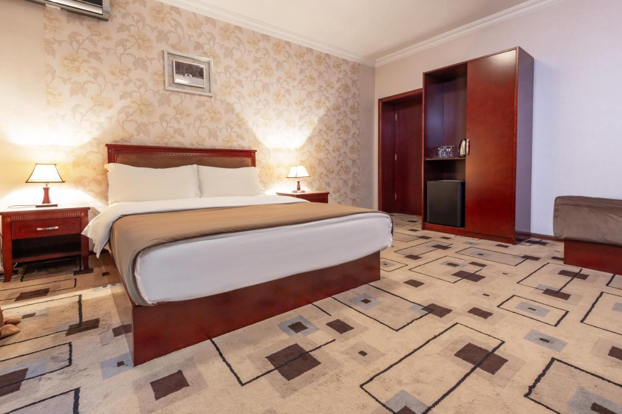 טביליסי Margo Palace Hotel מראה חיצוני תמונה