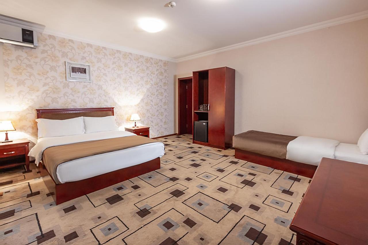 טביליסי Margo Palace Hotel מראה חיצוני תמונה