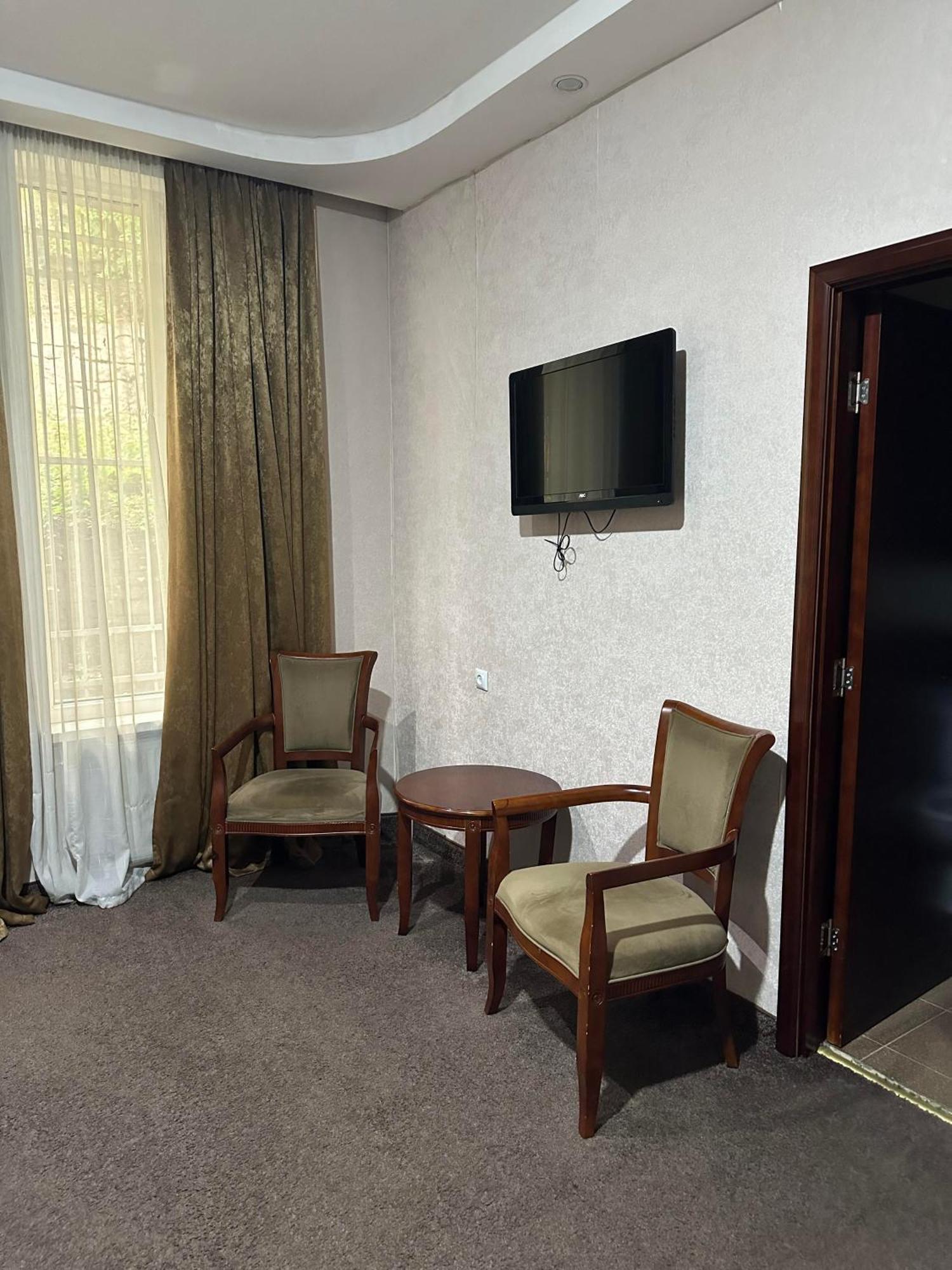 טביליסי Margo Palace Hotel מראה חיצוני תמונה